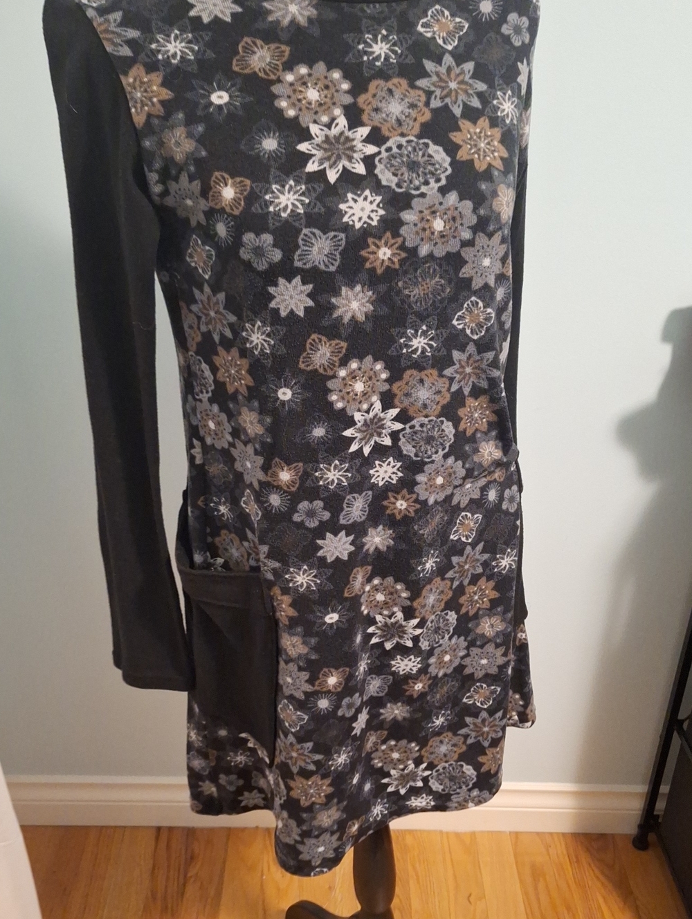 Black Floral Long-Sleeve Tunic Dress with Pocket